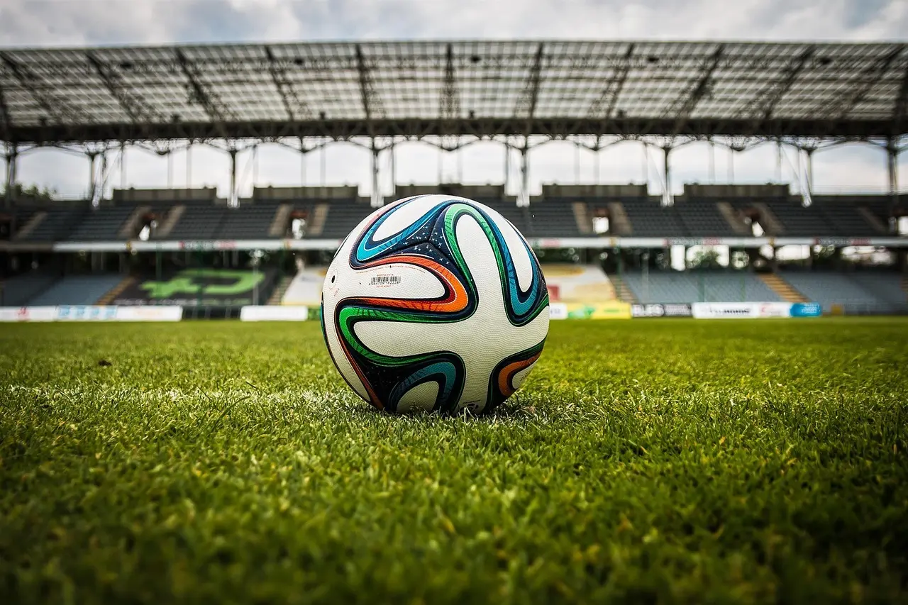 Fodbold foran tribune